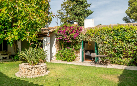 Lawned courtyard by East Wing